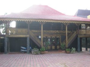rumah-adat-sumatera-selatan-sumsel-rumah-tradisional-rumah-limas-palembang-sumsel-rumah-limasan
